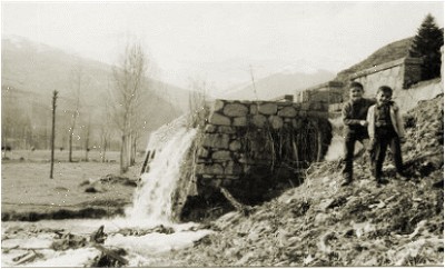 Imatge cedida per Rosa Isern, l'avia de la Maria Garrigola, i digitalitzada per Montse Palomeras al CEIP La Daina, de Vilallonga de Ter