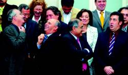  Josep Bargalló (ERC), Joan Boada (ICV-EUiA), Joaquim Nadal (PSC) i Joan Puigcercós (ERC), a la primera fila dels diputats de l'Entesa, a l'acte d'ahir al Parlament. Foto:  ALBERT BERTRAN