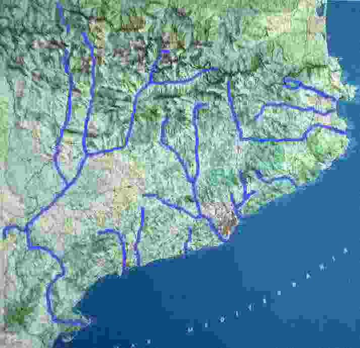 Mapa físico de Catalunya con los ríos dibujados.