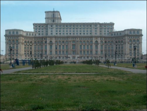 6-05-04 Tornada a Bucarest (Edifici del parlament)